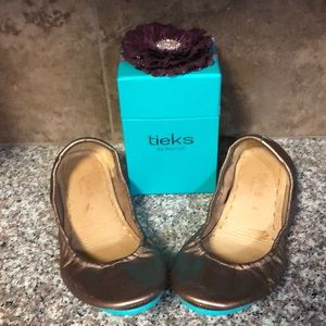 Size 8 Bronze Classic Tieks